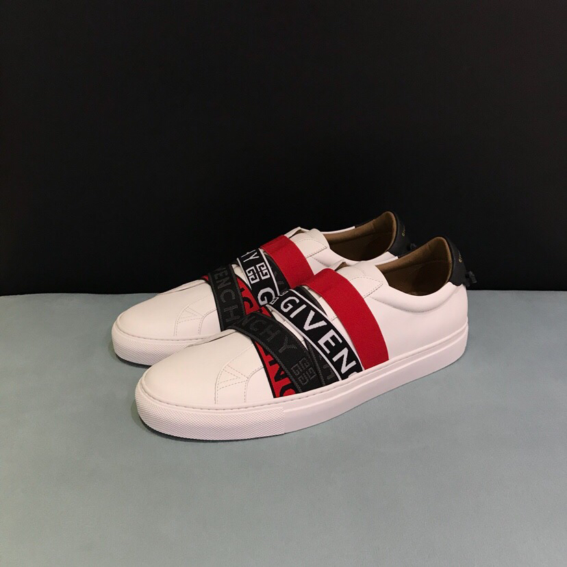 GIVENCHY Slip-on [M. 4]